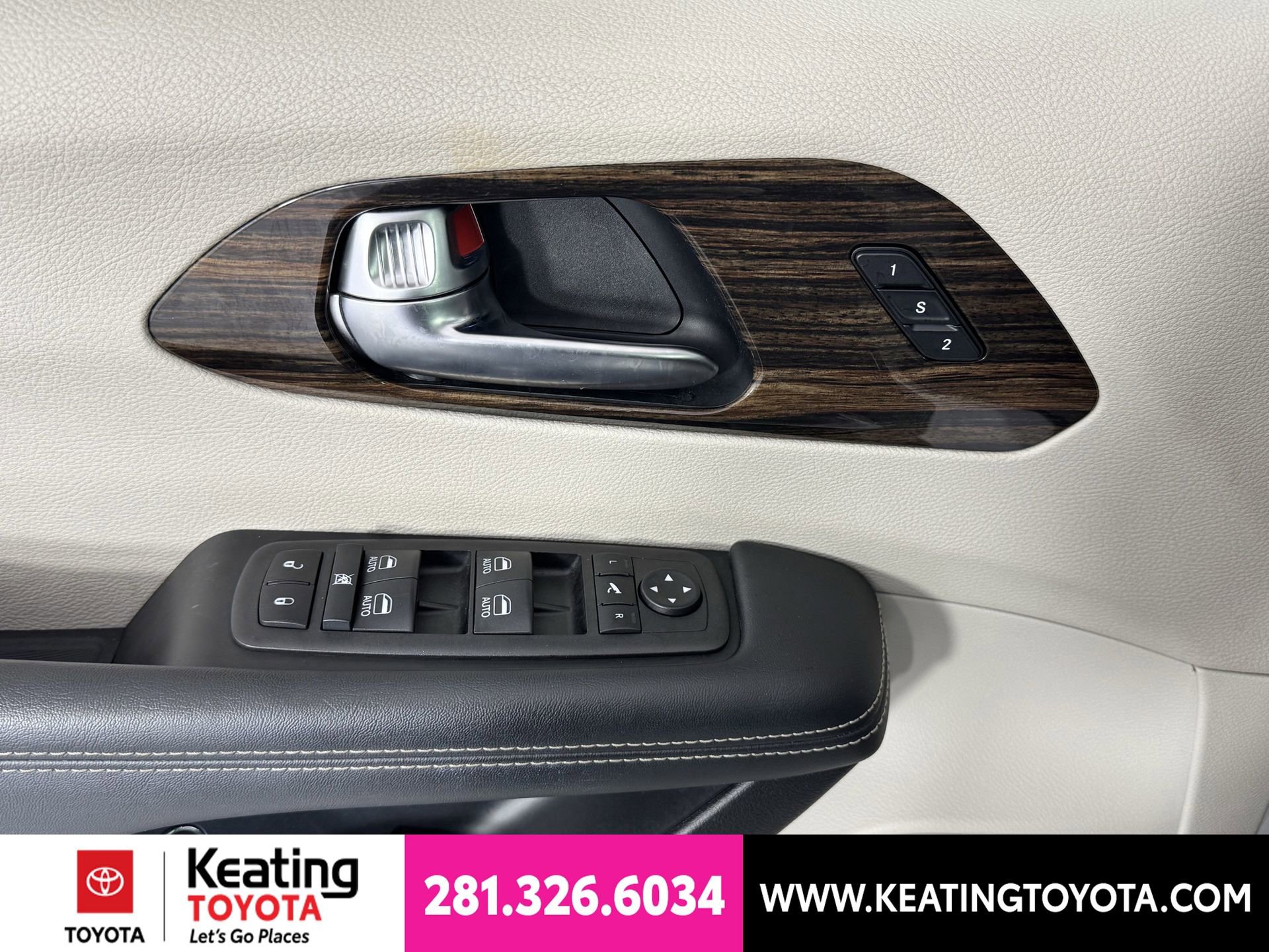Used 2023 Chrysler Pacifica Limited FWD image 12
