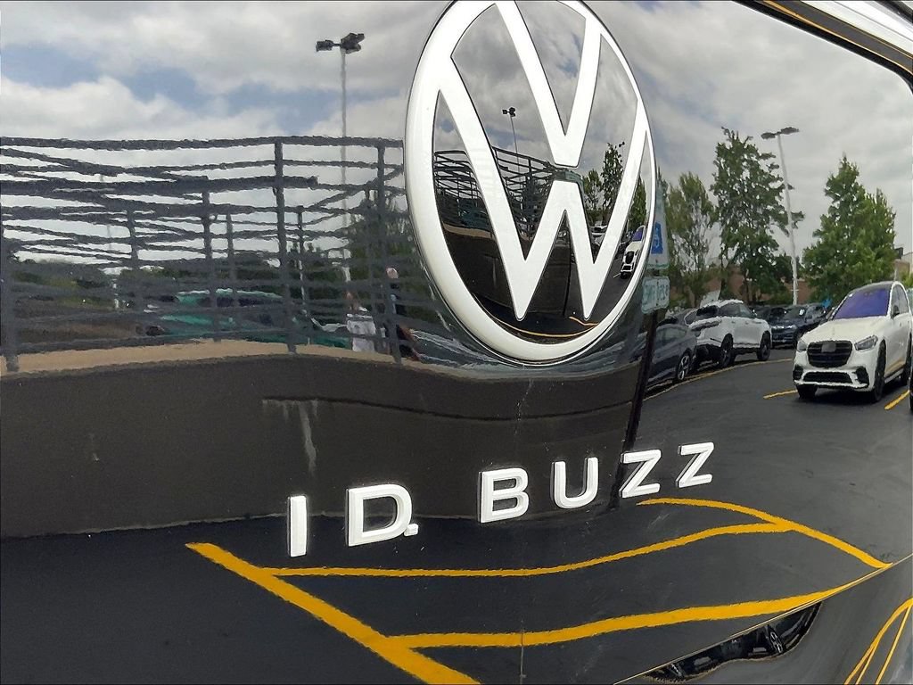 Used 2025 Volkswagen ID. Buzz Pro S RWD image 24