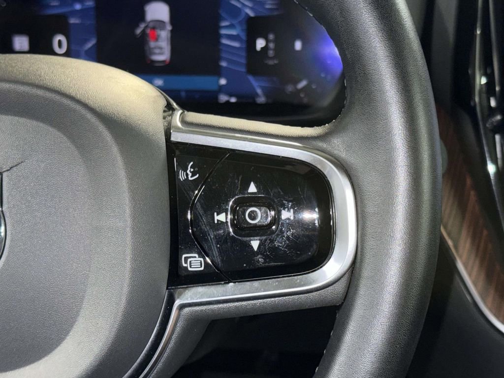 Used 2024 Volvo XC60 B5 Plus image 30