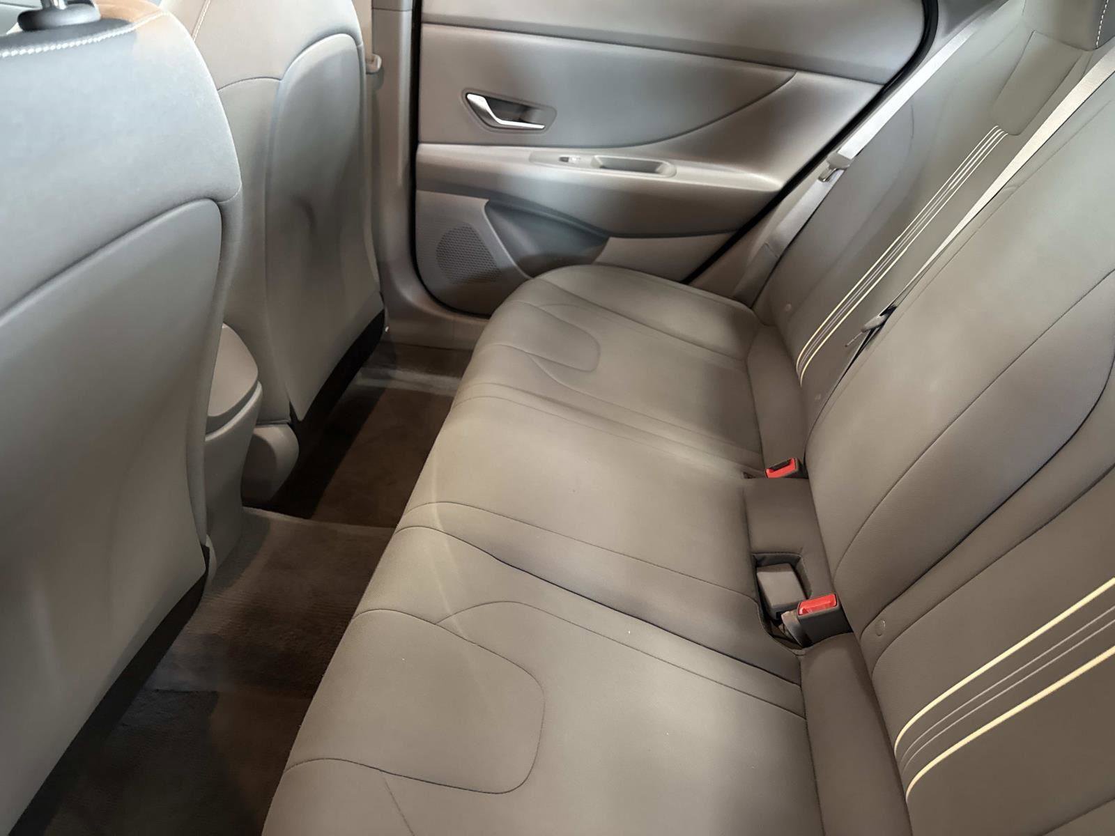 Used 2022 Hyundai Elantra SEL w/ Preferred Accessory Package image 13