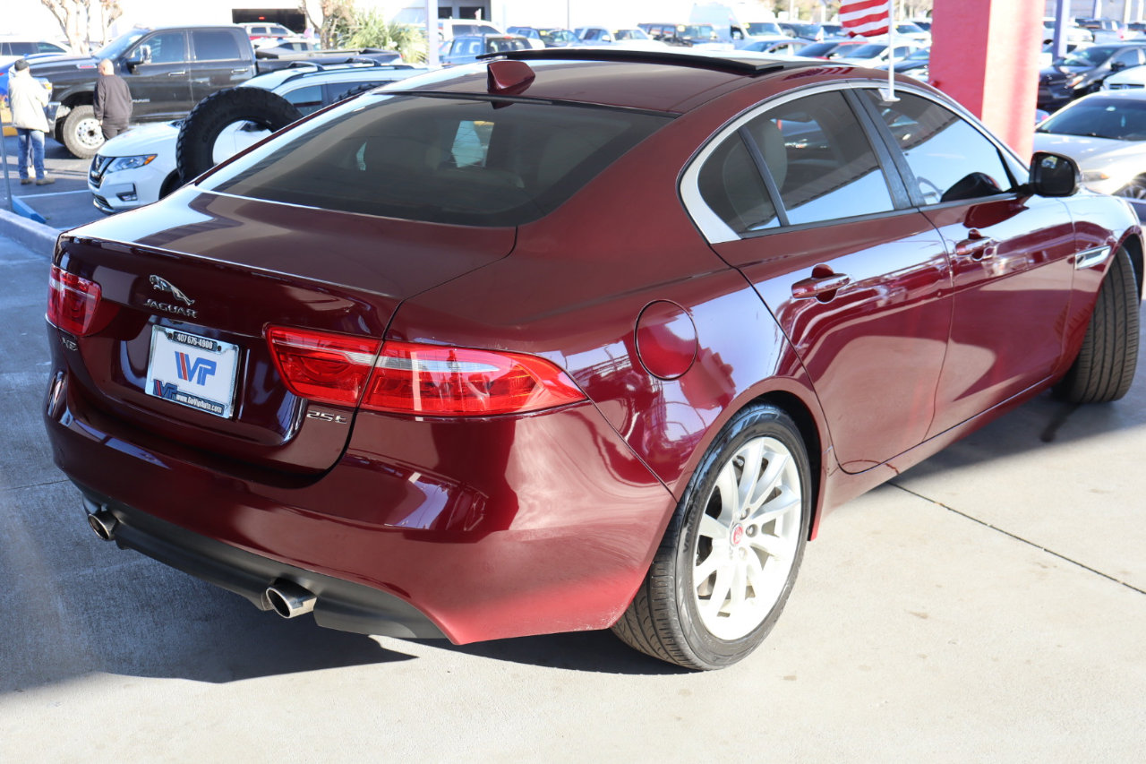 Used 2017 Jaguar XE image 5