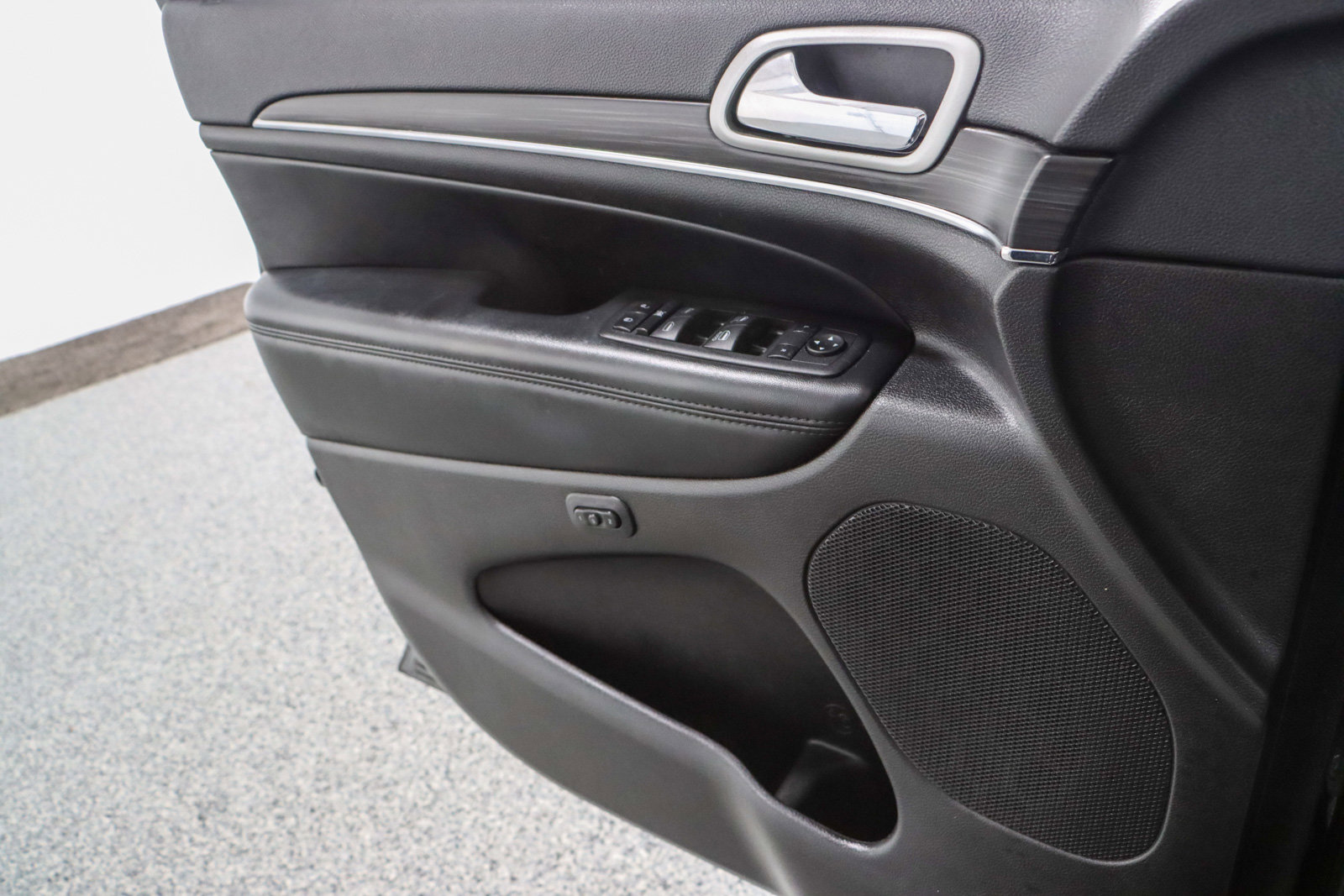 Used 2022 Jeep Grand Cherokee Limited image 22