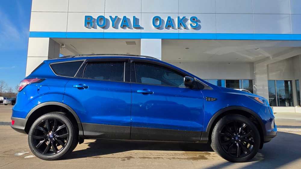 Used 2018 Ford Escape SE w/ SE Sport Appearance Package image 1