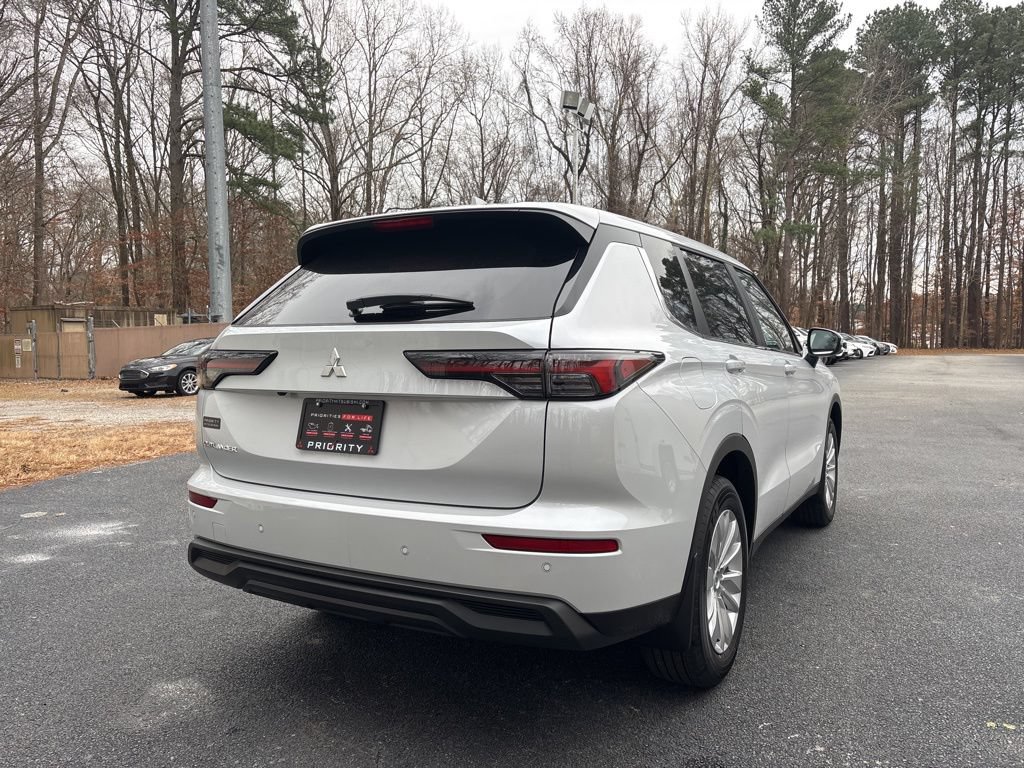New 2026 Mitsubishi Outlander ES FWD image 5