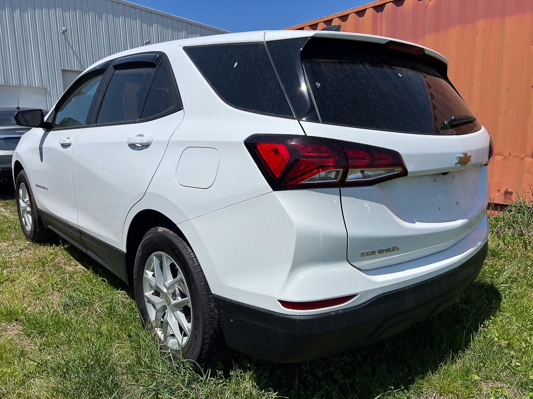 Used 2023 Chevrolet Equinox LS w/ LS Convenience Package FWD image 3