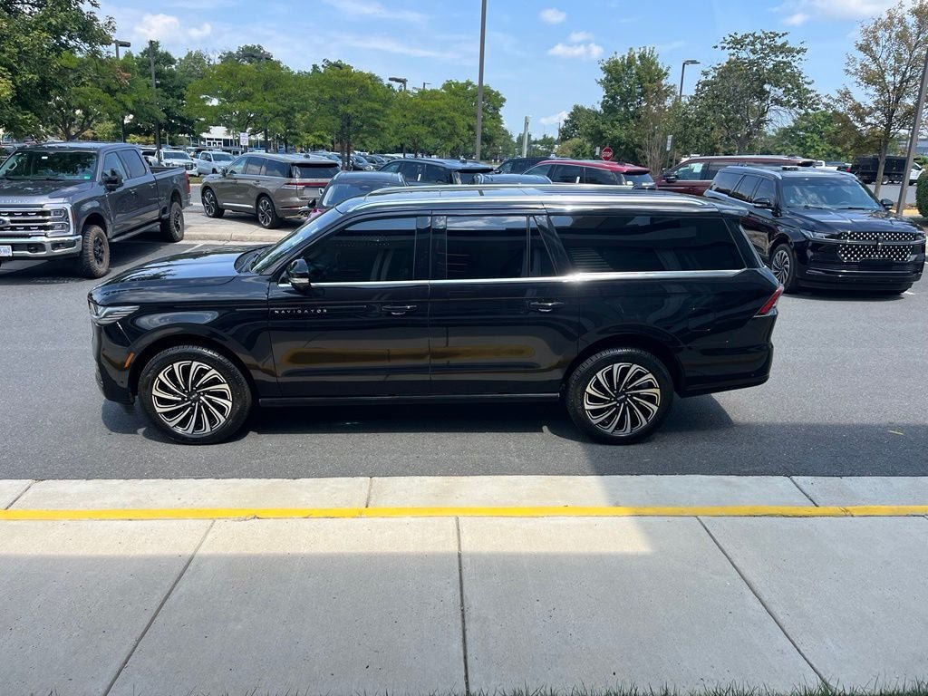Certified 2025 Lincoln Navigator L Black Label AWD/4WD image 6