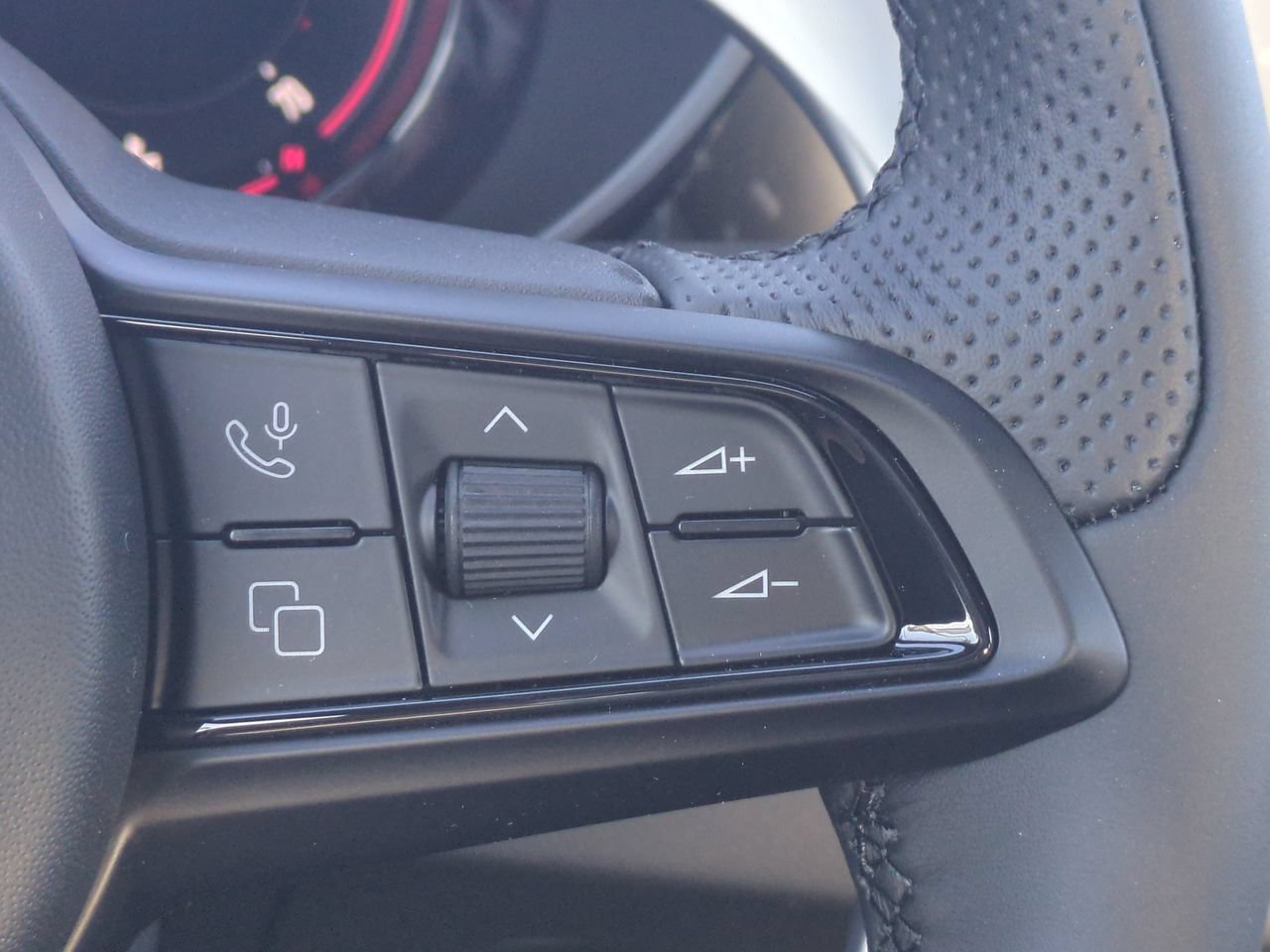 New 2025 Alfa Romeo Giulia w/ Driving Assist Package RWD image 23