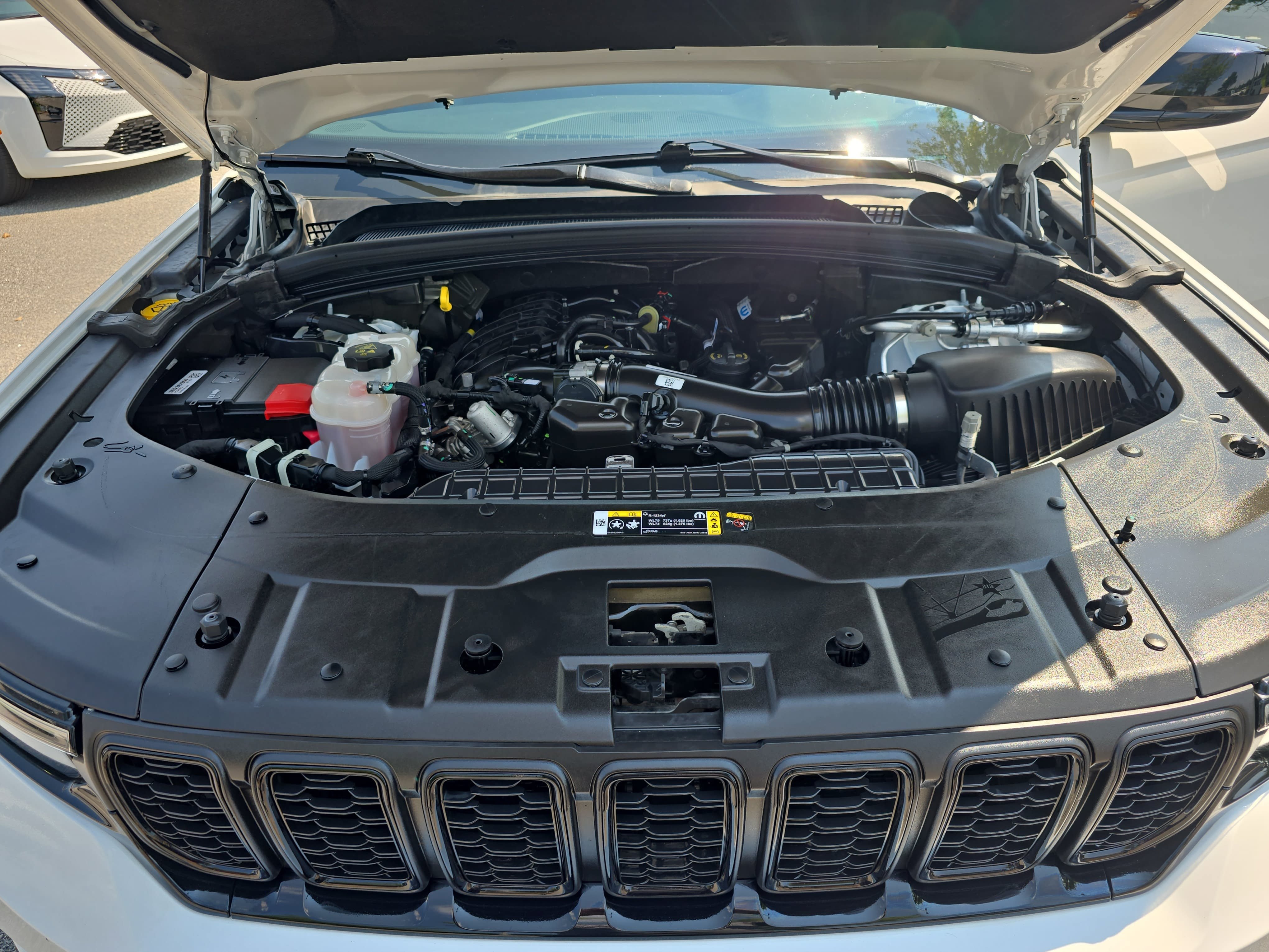 Used 2023 Jeep Grand Cherokee Altitude AWD/4WD image 29