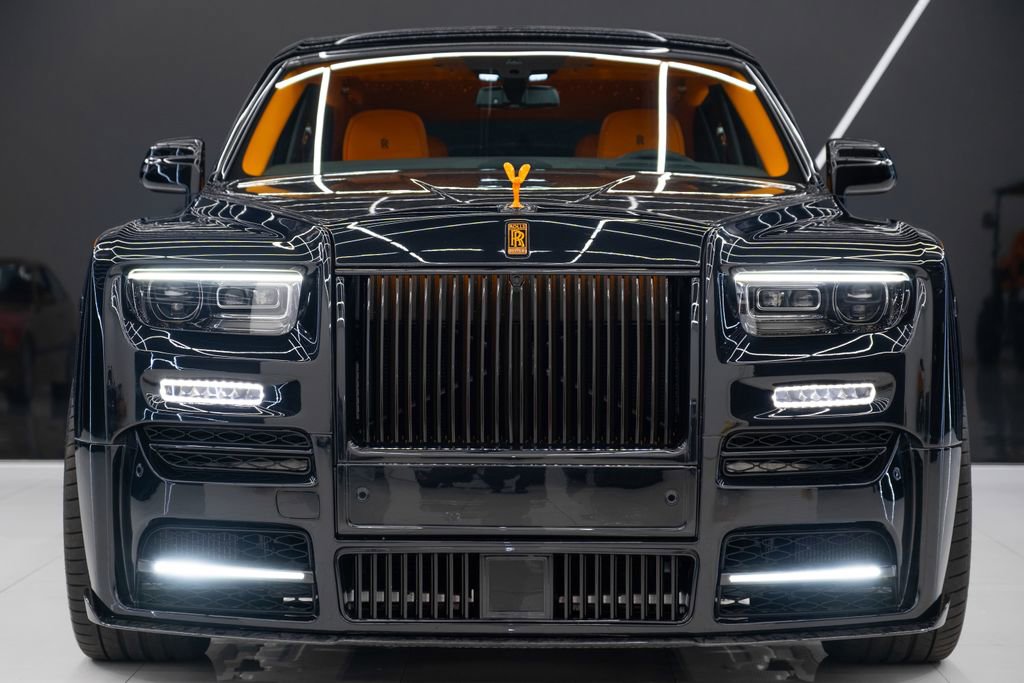Used 2025 Rolls-Royce Phantom Sedan image 2