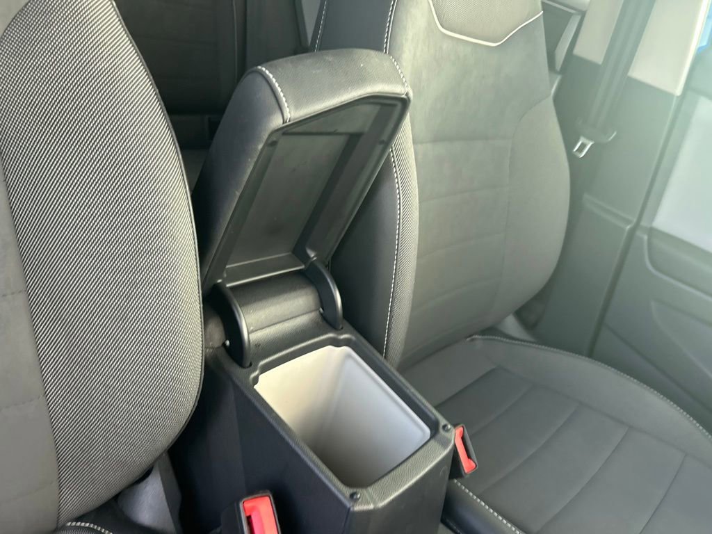 Used 2023 Volkswagen Taos SE w/ Panoramic Sunroof Package image 32