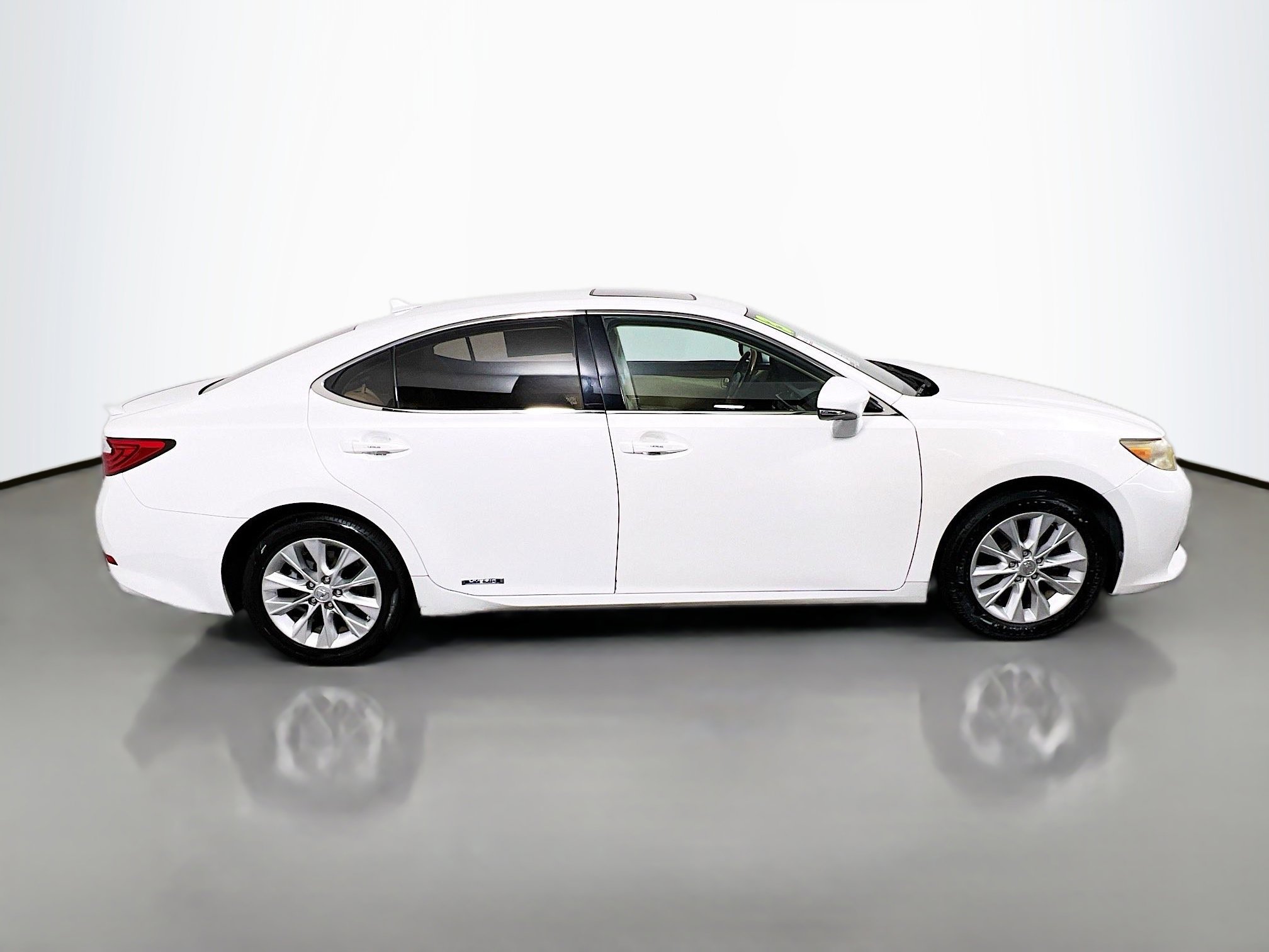 Used 2013 Lexus ES 300h image 3