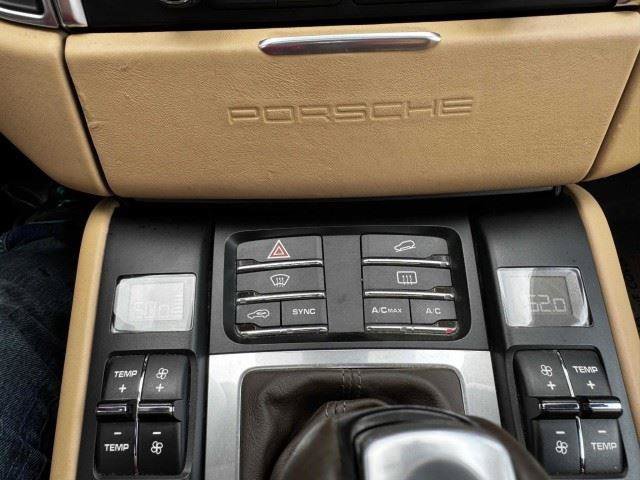 Used 2017 Porsche Macan Turbo AWD/4WD image 33