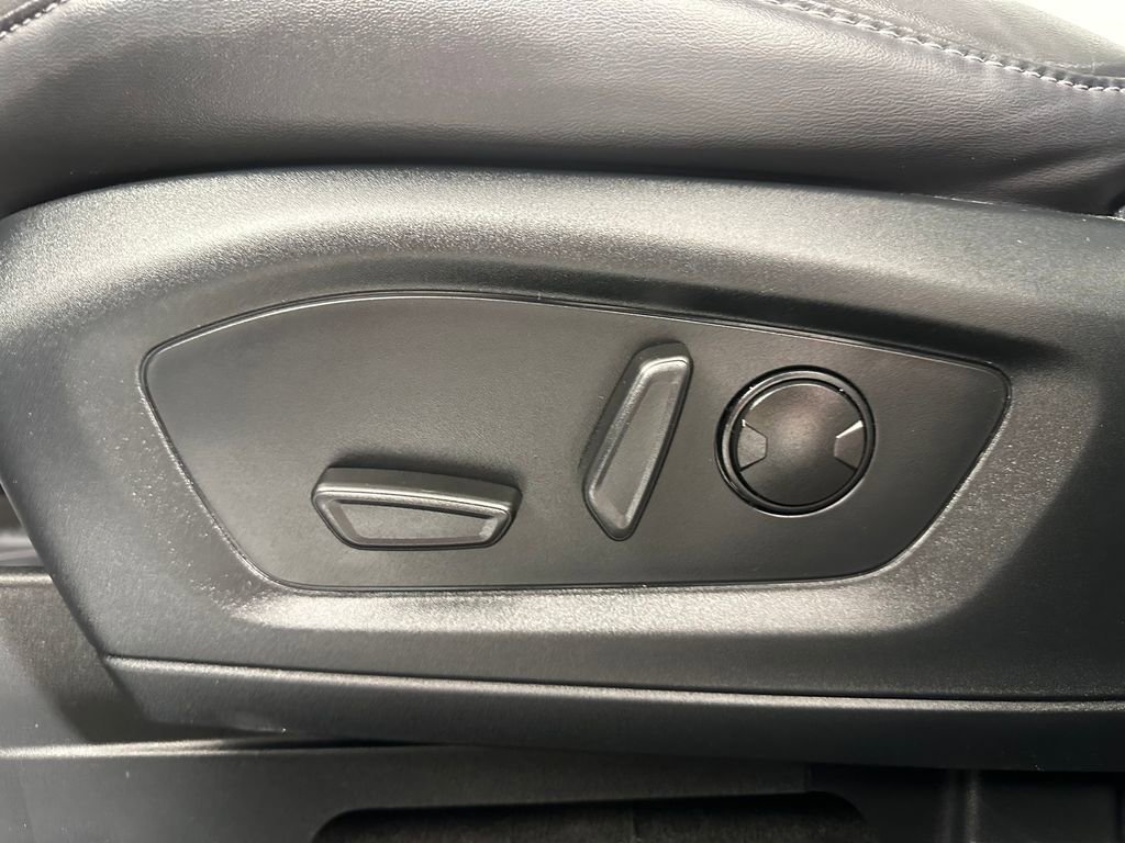 Used 2023 Ford Explorer XLT w/ Equipment Group 202A image 18