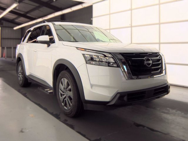 Certified 2025 Nissan Pathfinder SV w/ SV Premium Package FWD image 11