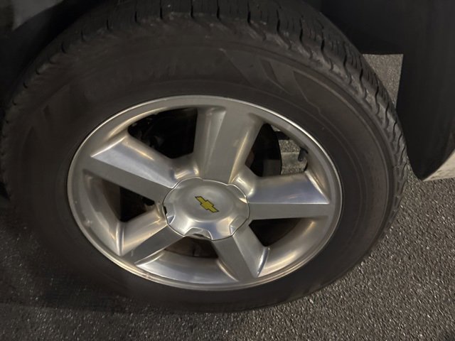 Used 2011 Chevrolet Suburban LT image 16