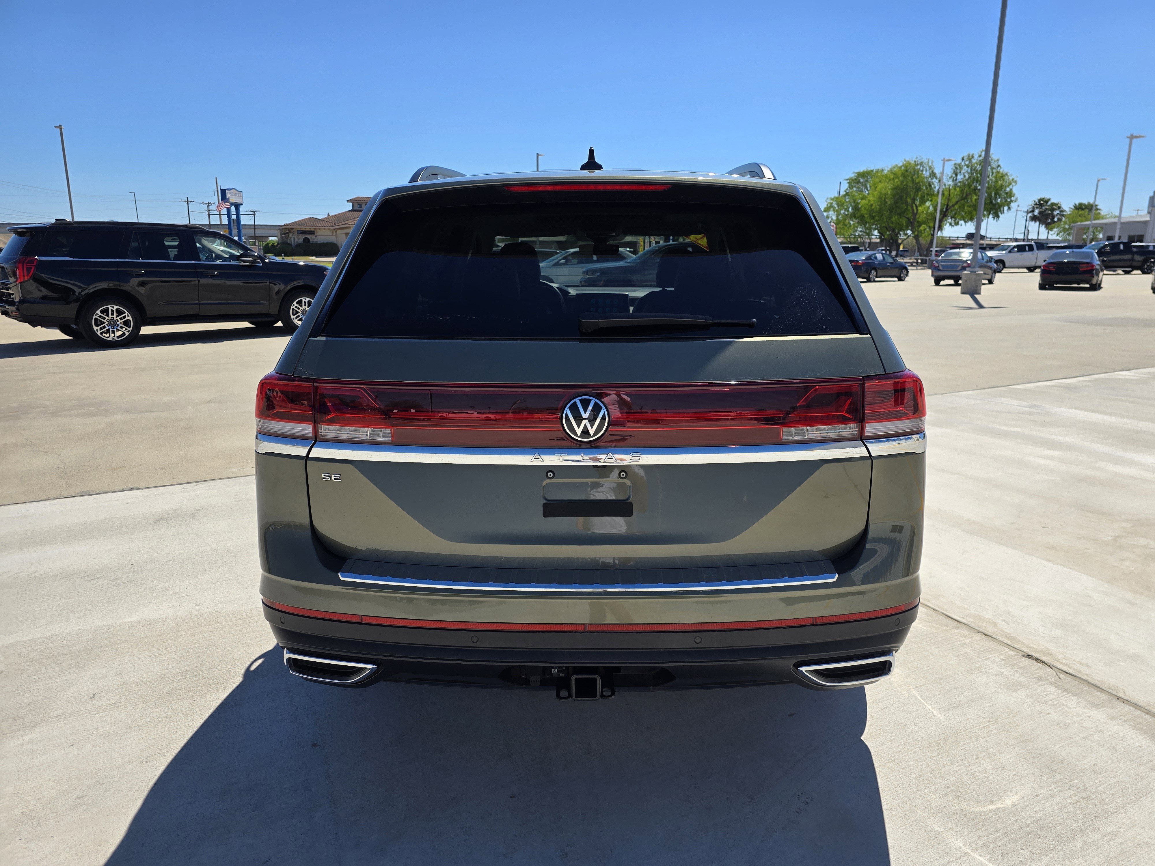 Used 2025 Volkswagen Atlas SE image 4