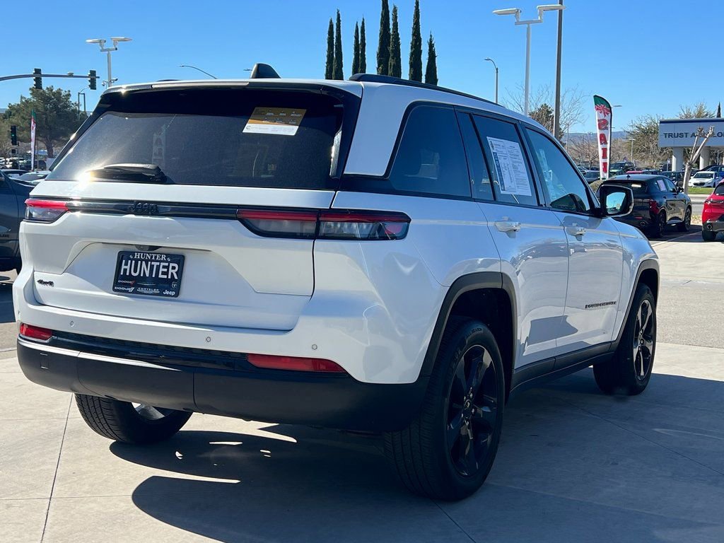 Certified 2023 Jeep Grand Cherokee Altitude image 9