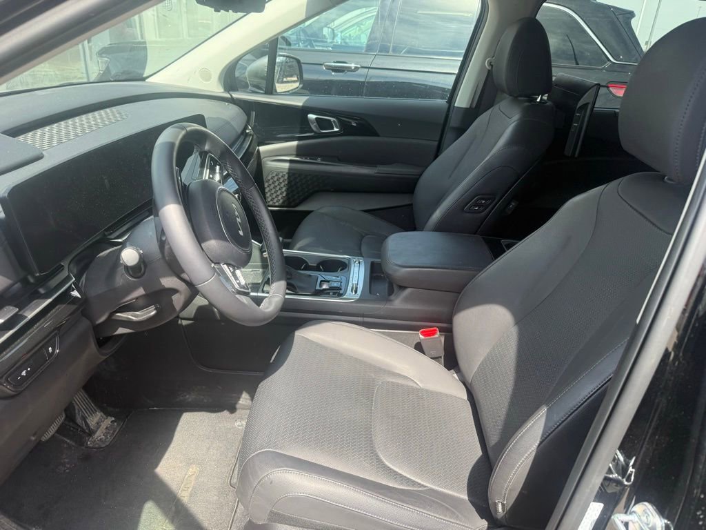 Used 2025 Kia Carnival SX Prestige FWD image 9