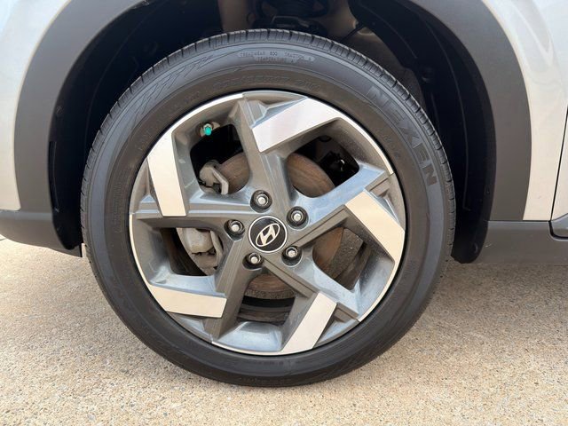 Used 2024 Hyundai Venue SEL image 9
