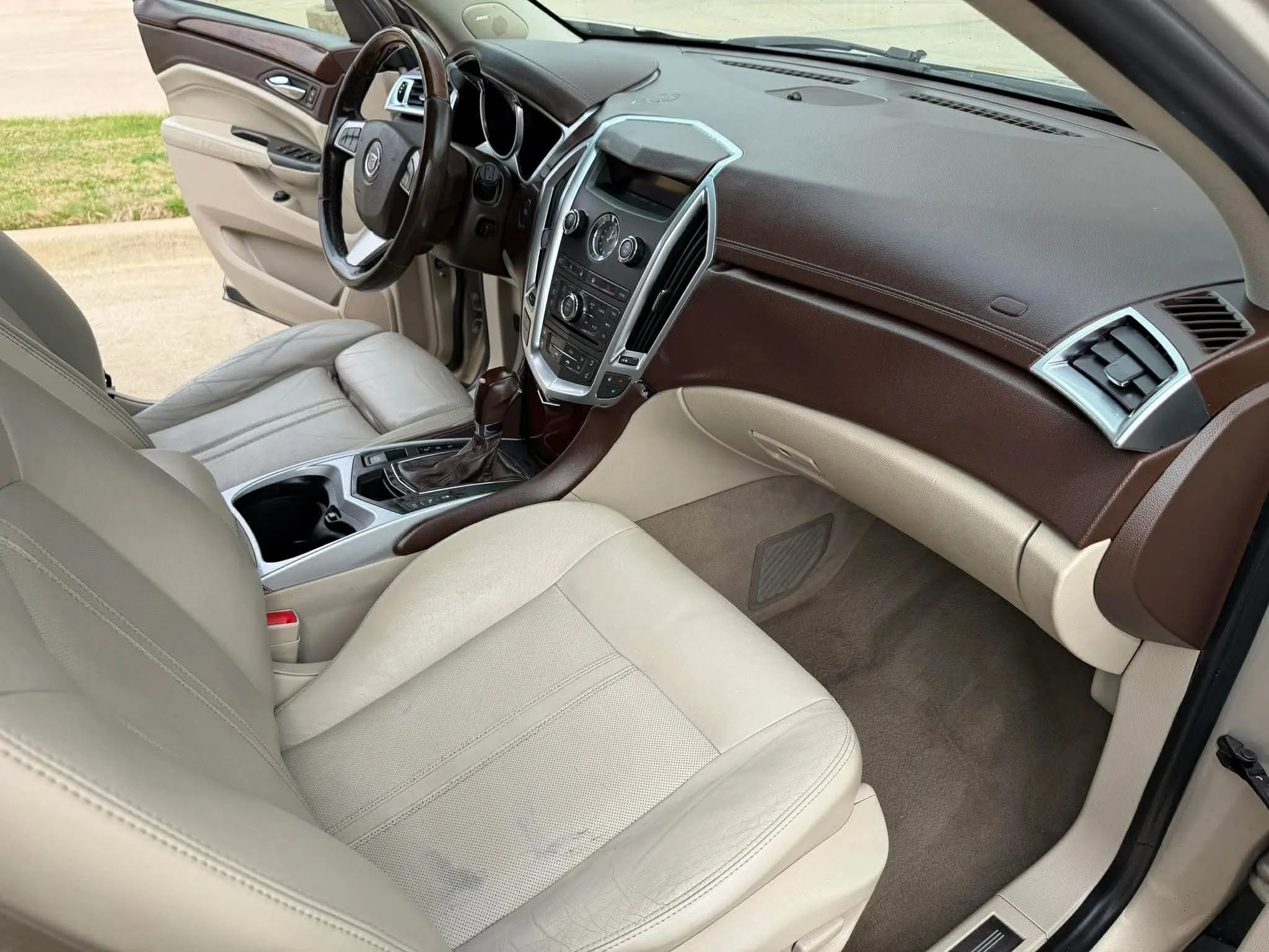 Used 2012 Cadillac SRX Luxury image 18