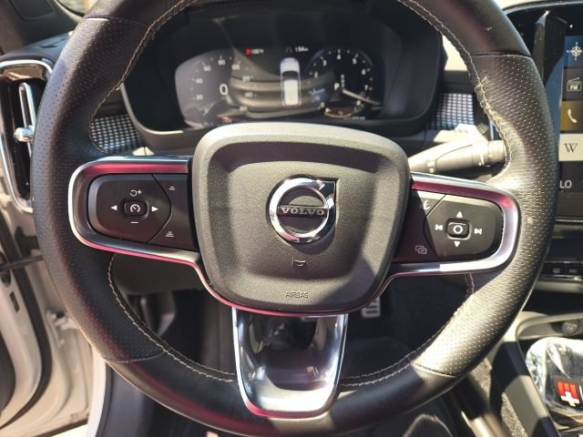 Used 2021 Volvo XC40 T5 R-Design w/ Climate Package AWD/4WD image 5