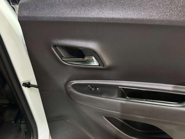 Used 2020 Chevrolet Trax LT w/ LT Convenience Package image 31