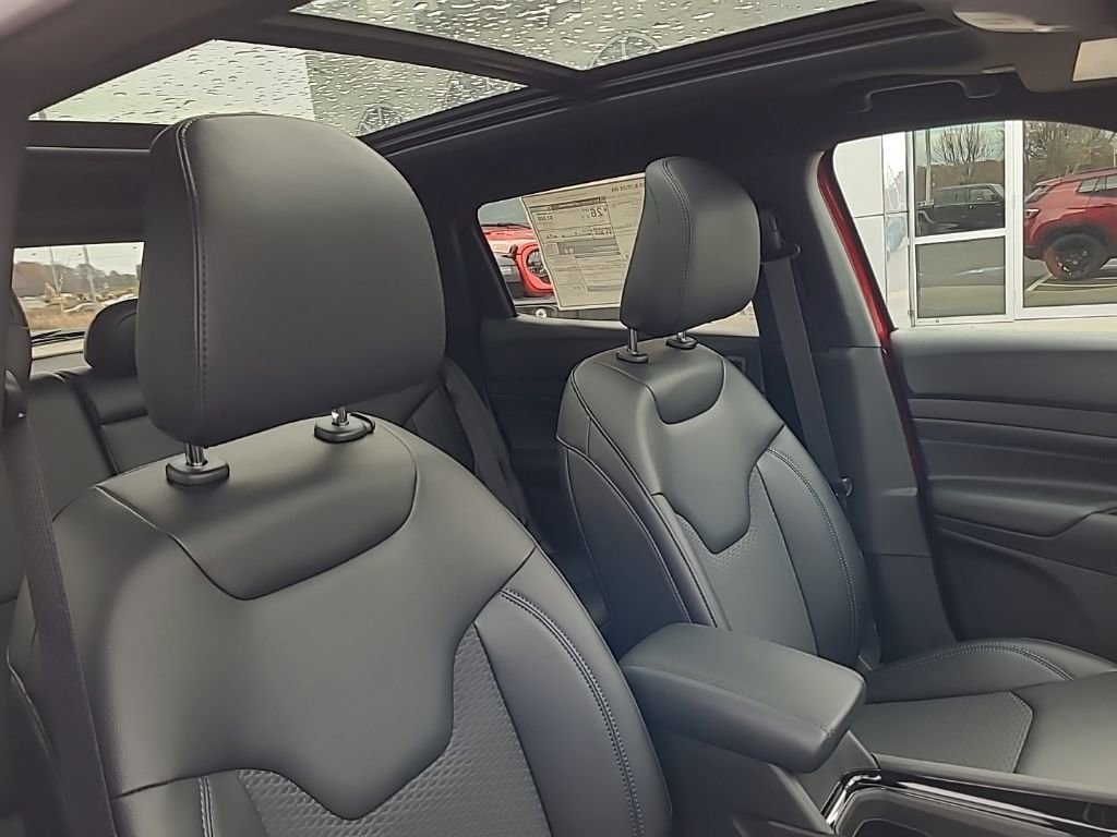 New 2026 Jeep Compass Latitude w/ Sun and Sound Group image 35