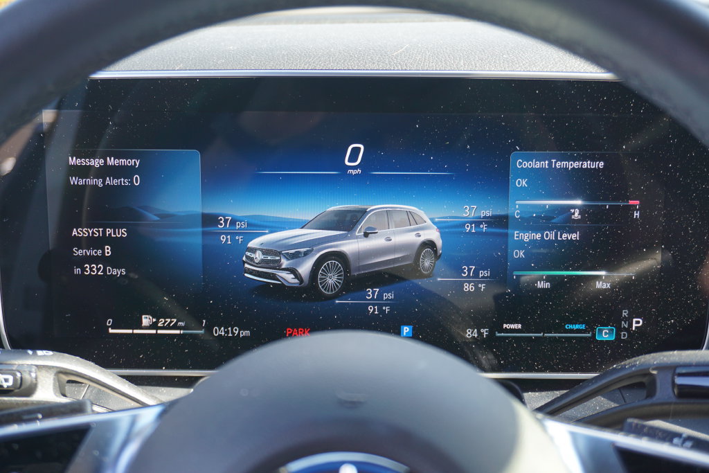 Used 2025 Mercedes-Benz GLC 300 4MATIC image 16
