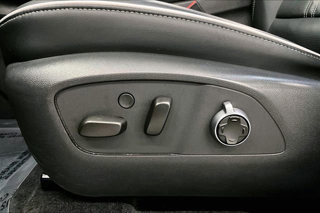 Used 2025 Buick Enclave Avenir FWD image 31