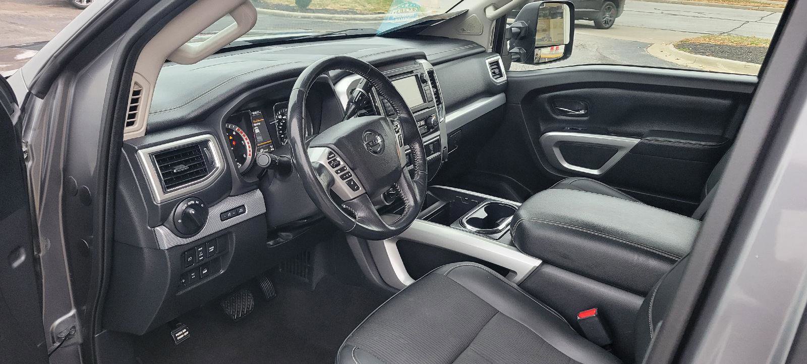 Used 2019 Nissan Titan PRO-4X w/ Pro-4x Utility Package image 5