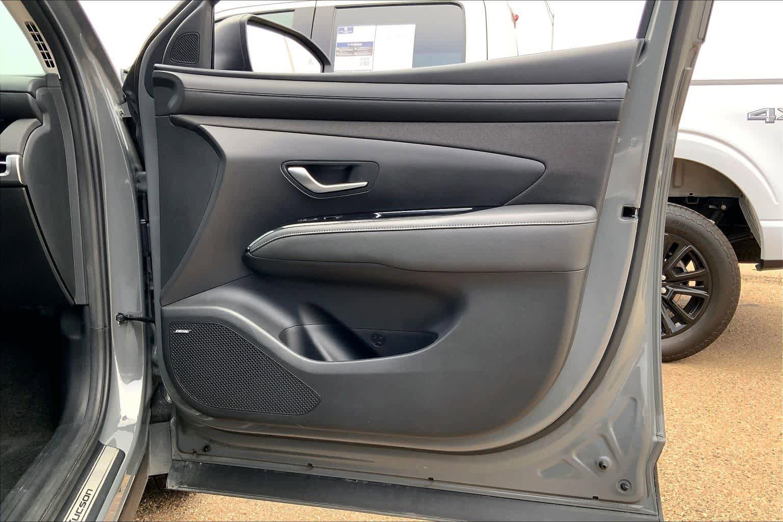 Used 2025 Hyundai Tucson Limited FWD image 23