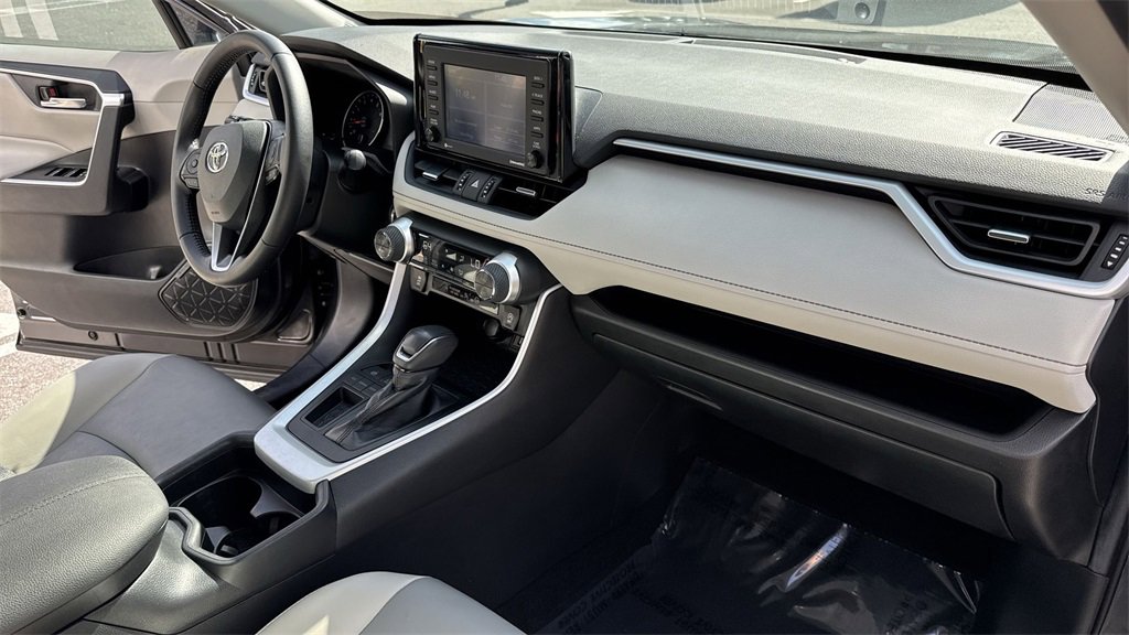 Used 2021 Toyota RAV4 XLE Premium image 33