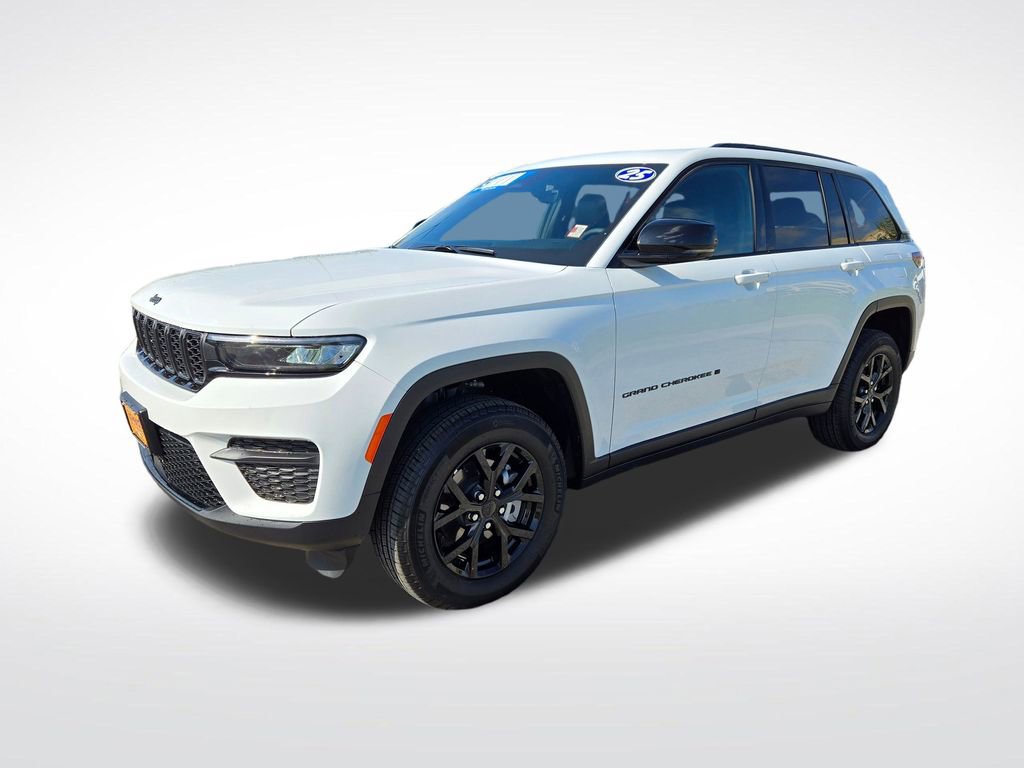 Used 2025 Jeep Grand Cherokee Altitude image 9