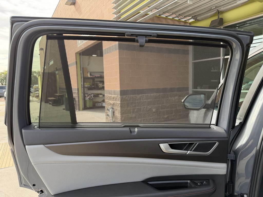 Used 2025 Volkswagen Atlas Peak Edition SE AWD/4WD image 36