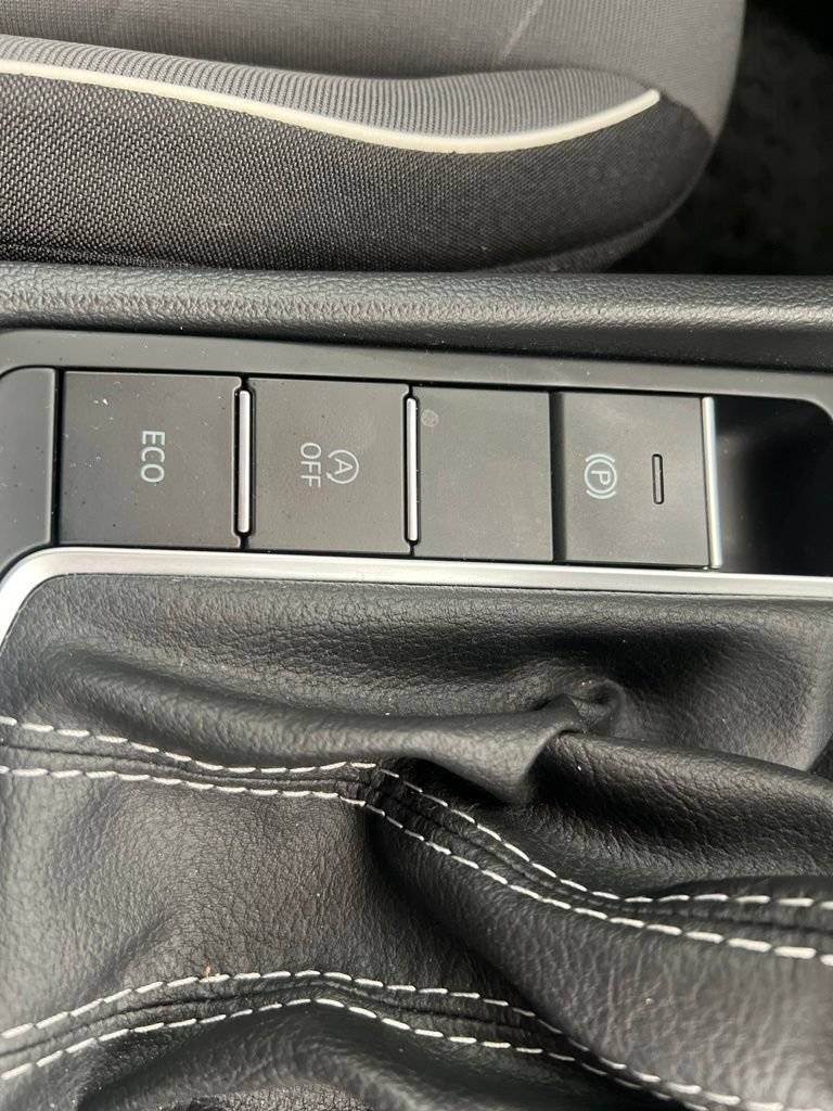 Used 2026 Volkswagen Jetta Sport FWD image 37