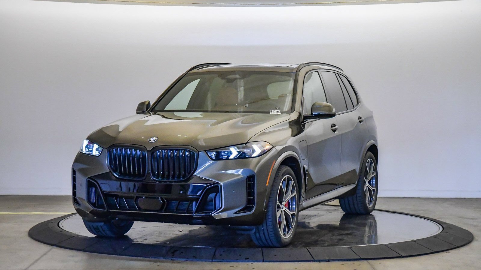 New 2026 BMW X5 xDrive50e w/ M Sport Package AWD/4WD image 1