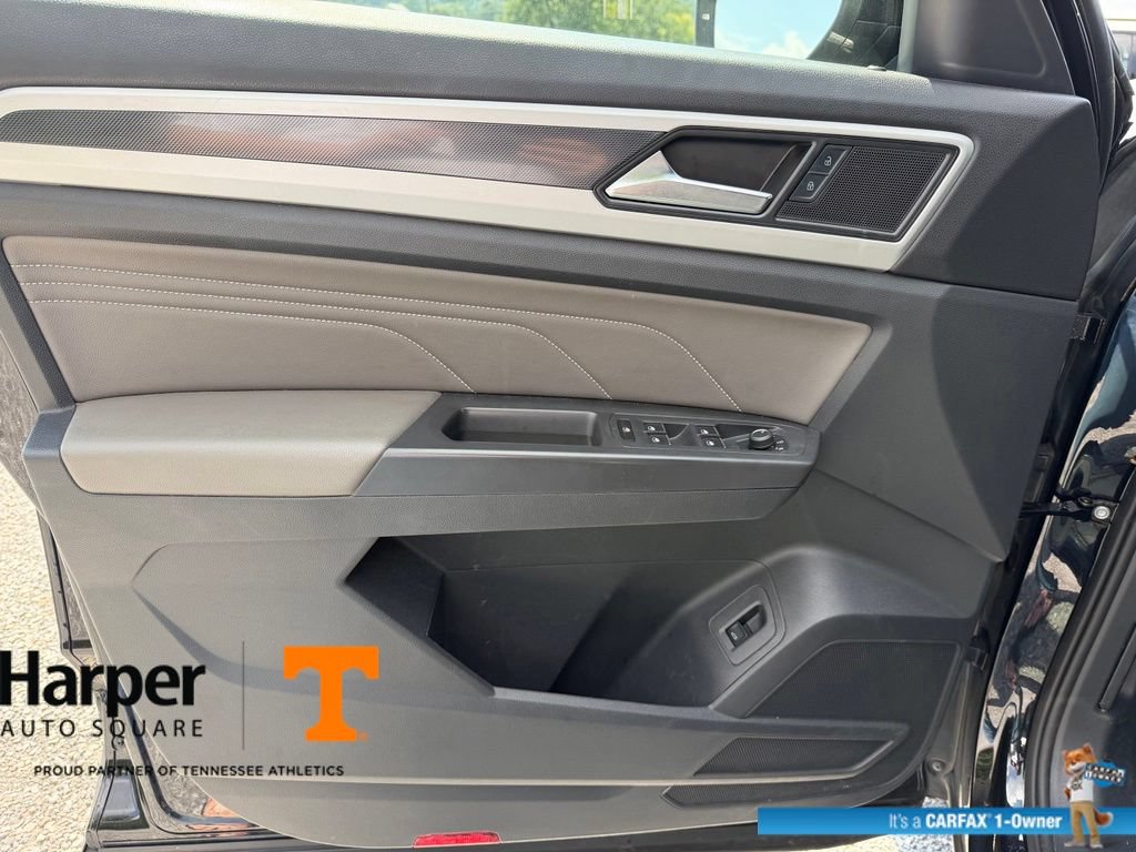 Used 2023 Volkswagen Atlas Cross Sport SEL R-Line AWD/4WD image 19