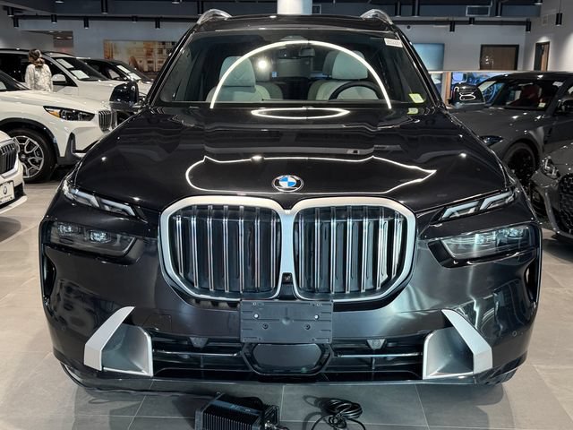 Used 2024 BMW X7 xDrive40i w/ Parking Assistance Package AWD/4WD image 2