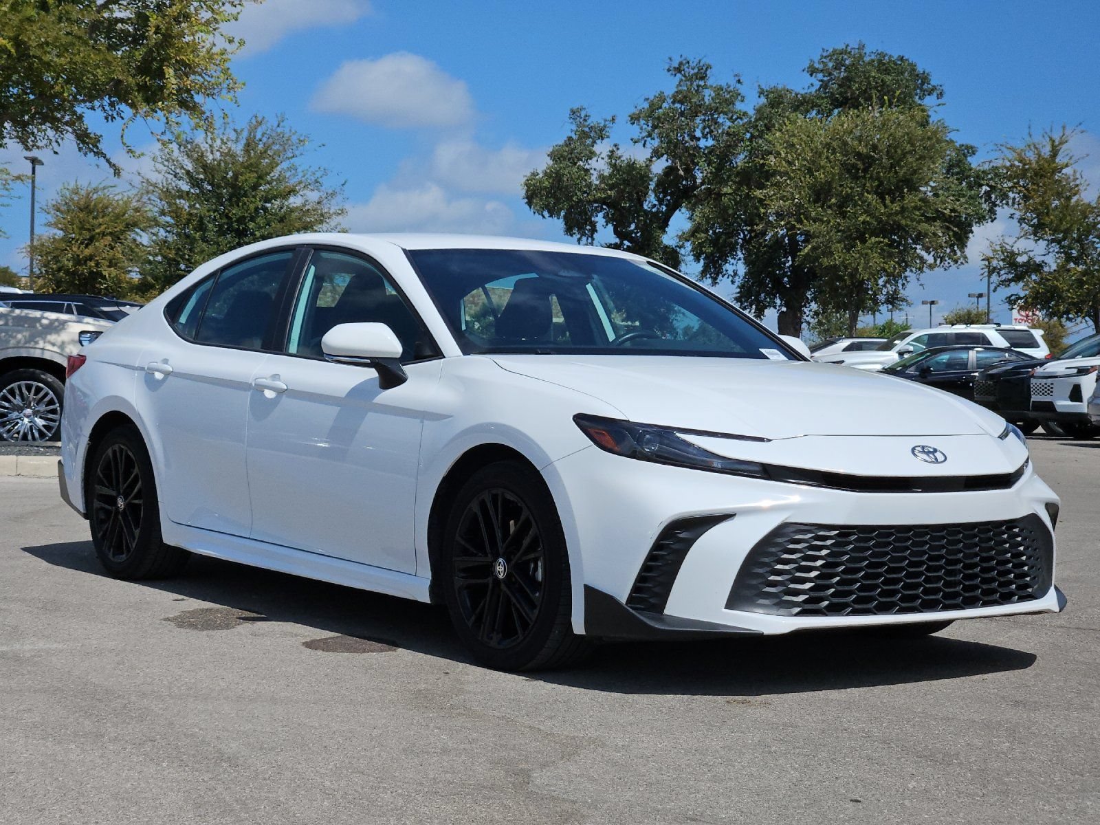 Used 2025 Toyota Camry SE FWD image 7