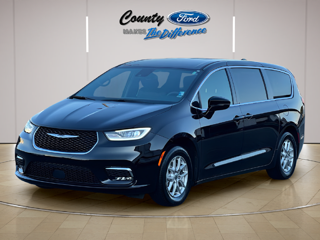 Used 2025 Chrysler Pacifica Select FWD image 2