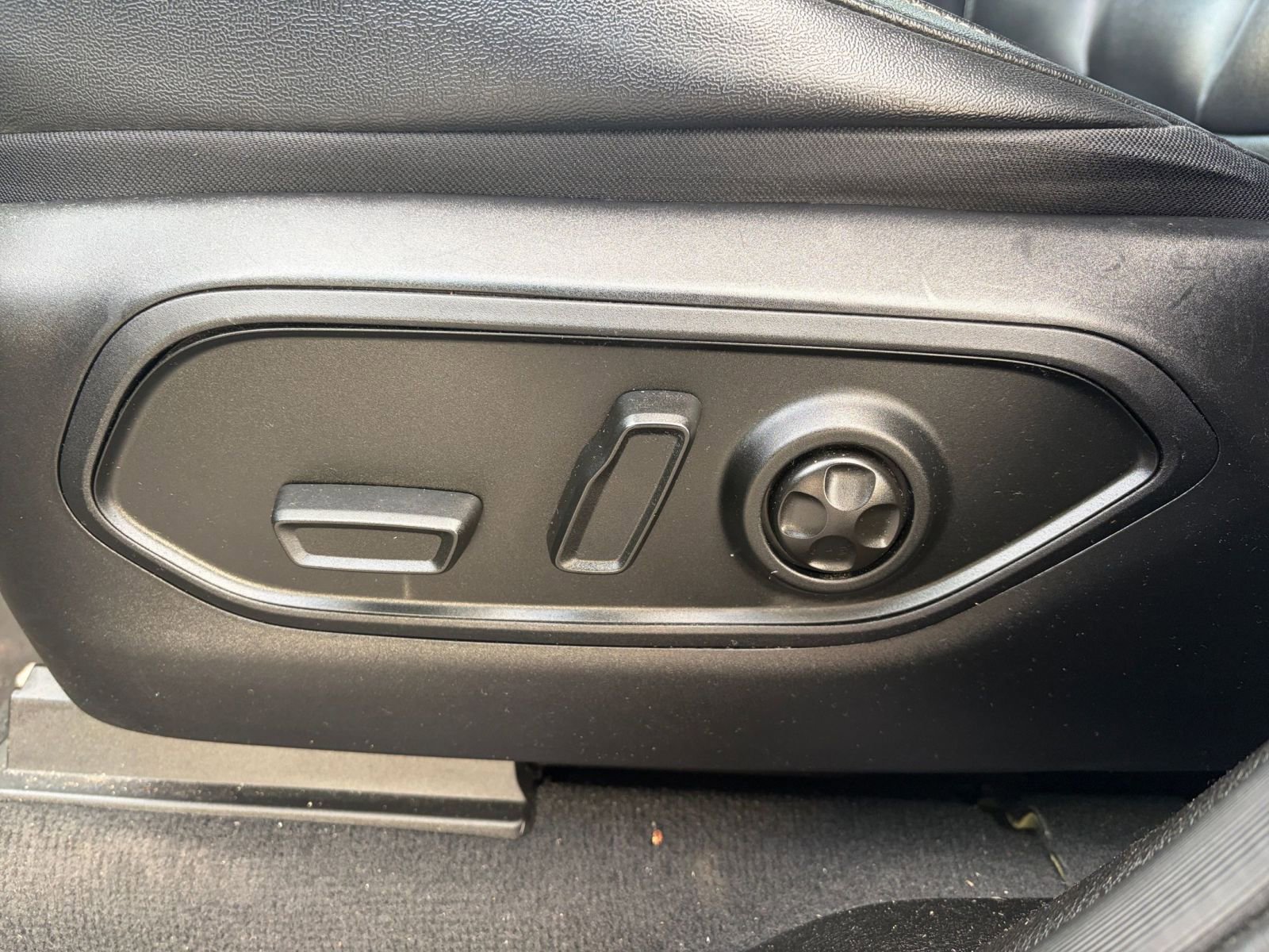 Used 2023 Jeep Grand Cherokee L Limited image 23