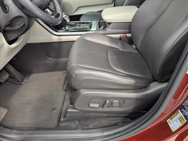 Used 2024 Kia Carnival EX image 19