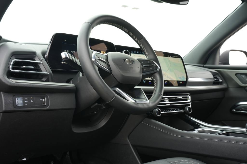 Used 2025 Chevrolet Traverse LT w/ Midnight/Sport Edition FWD image 15