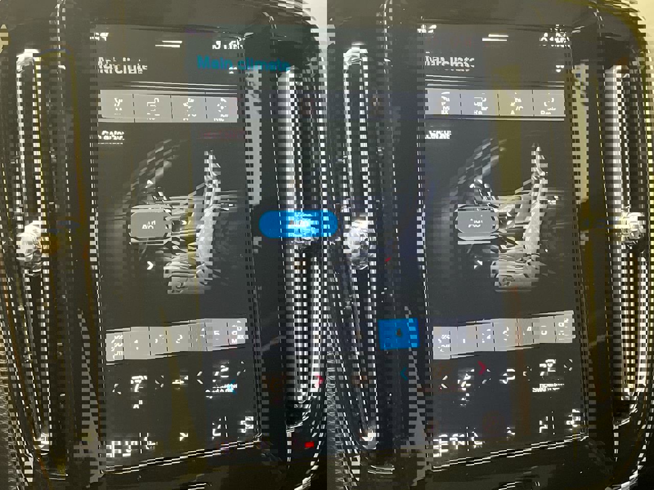 Used 2025 Volvo XC40 B5 Core image 20