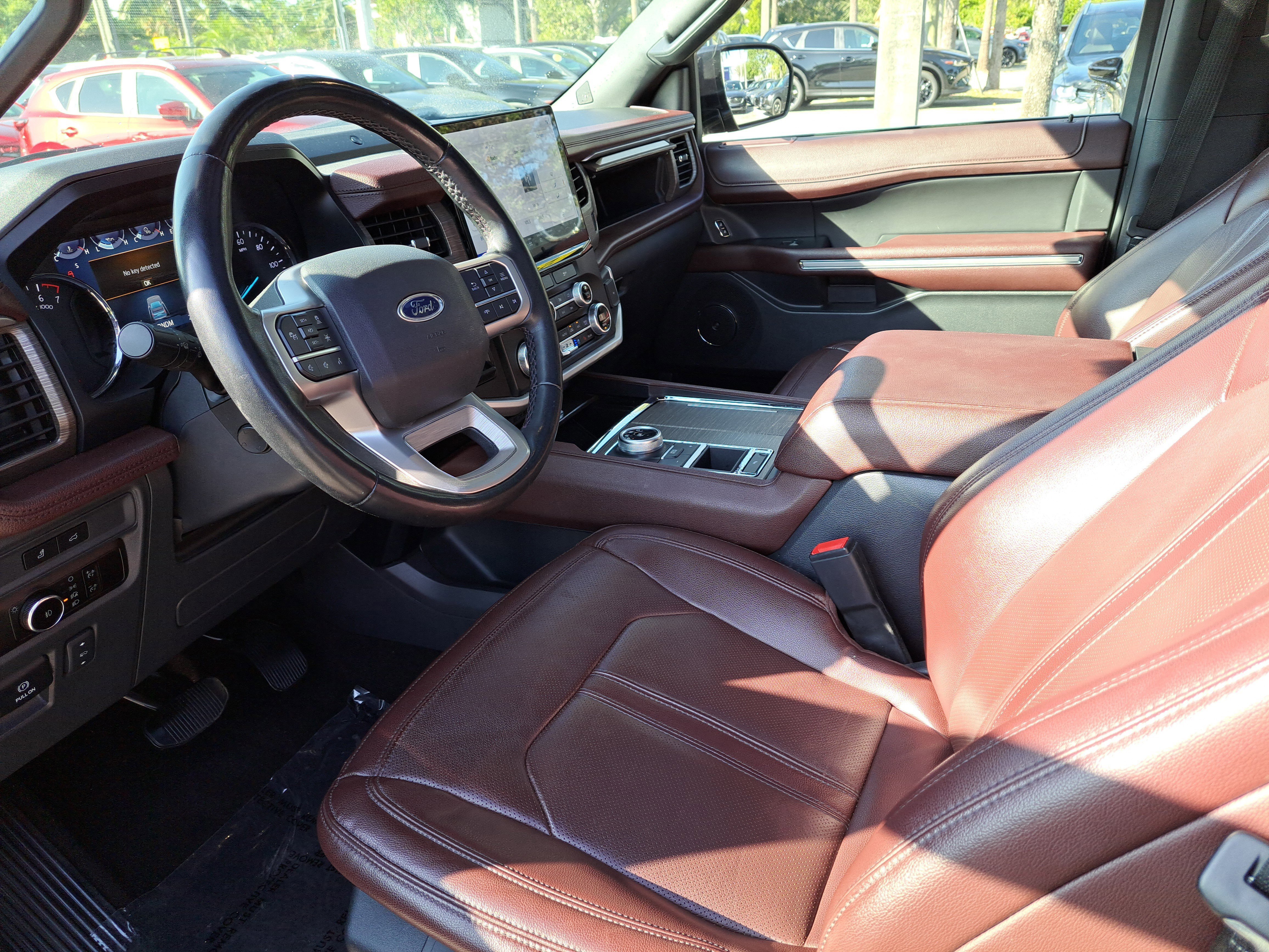 Used 2023 Ford Expedition Limited image 11