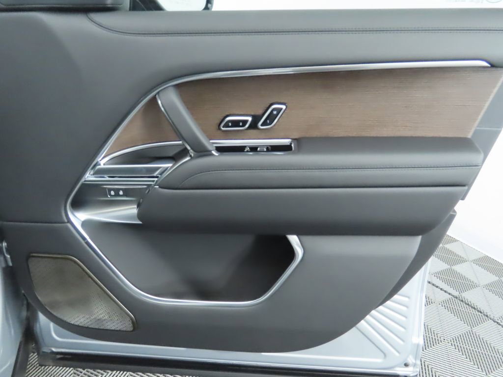New 2025 Land Rover Range Rover Autobiography image 26