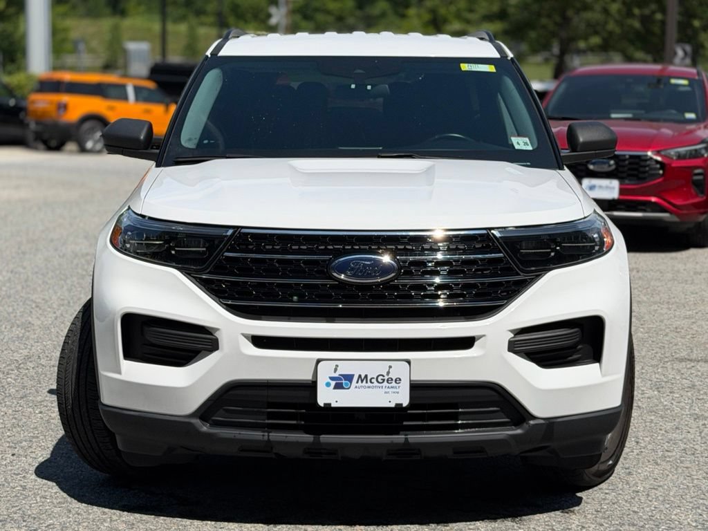 Used 2021 Ford Explorer XLT AWD/4WD image 2
