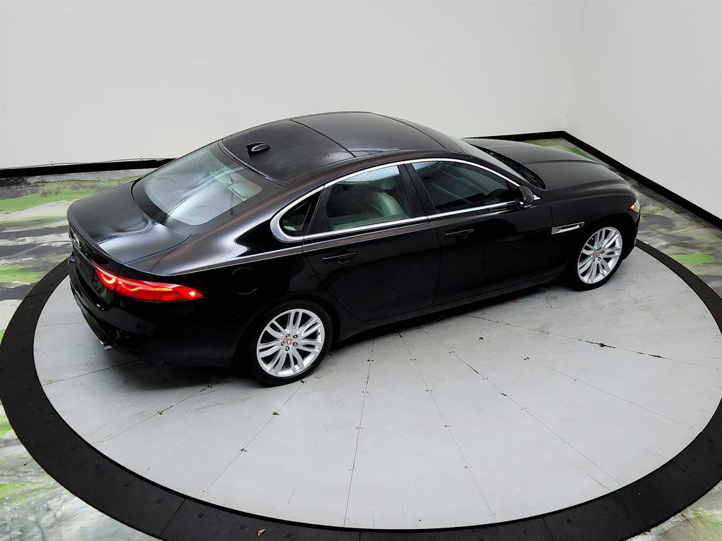 Used 2016 Jaguar XF Prestige RWD image 34