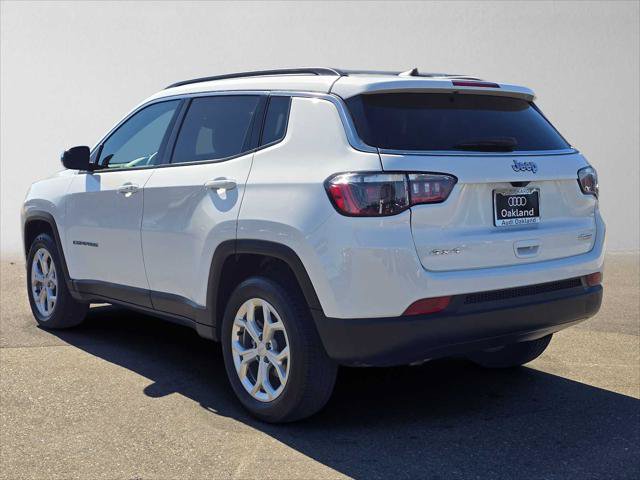 Used 2024 Jeep Compass Latitude AWD/4WD image 5