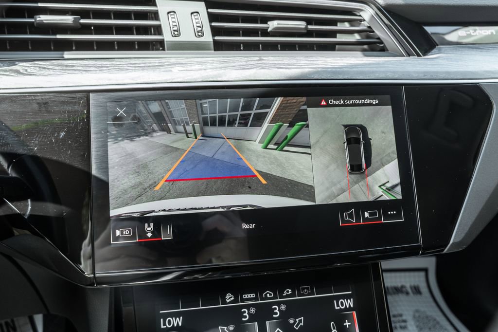 Used 2021 Audi e-tron Premium Plus w/ Premium Plus Package AWD/4WD image 11